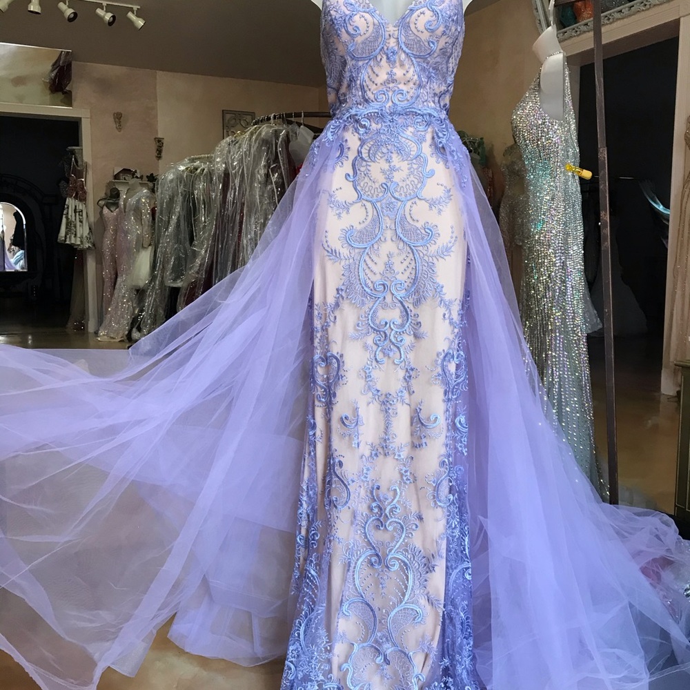 Stunning custom gown sz 6. One of a kind